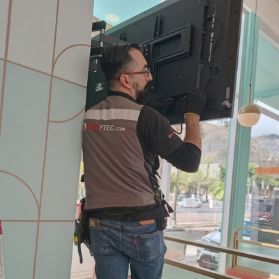 Instalación de pantallas en restaurante